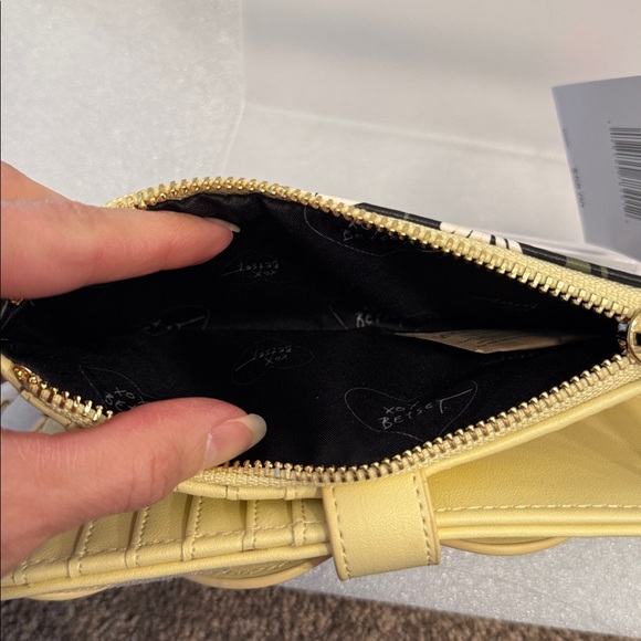 Betsey Johnson sunflower wristlet wallet NWT - Picture 6 of 6